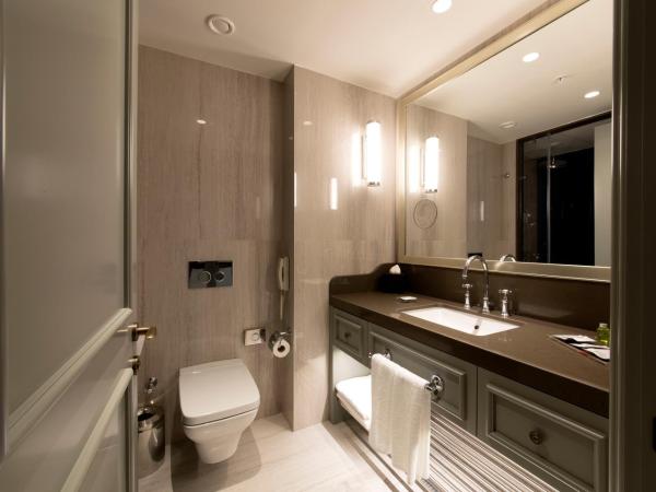 Millennium Istanbul Golden Horn : photo 6 de la chambre chambre double deluxe avec balcon - vue sur mer