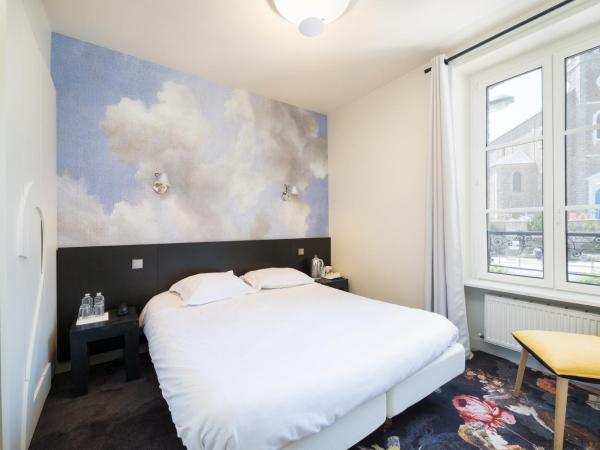 Restaurant Hotel Didier Méril : photo 1 de la chambre petite chambre double avec vue sur la place