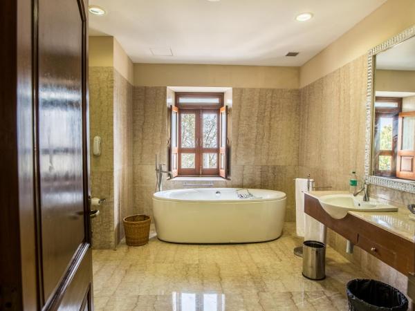 The Lalit Laxmi Vilas Palace : photo 6 de la chambre princess suite - free wifi-- enjoy 10% discount f&b,spa & laundry, vip amenities