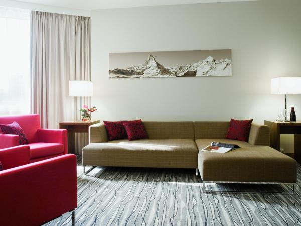 Mövenpick Hotel Geneva : photo 2 de la chambre suite junior lit king-size