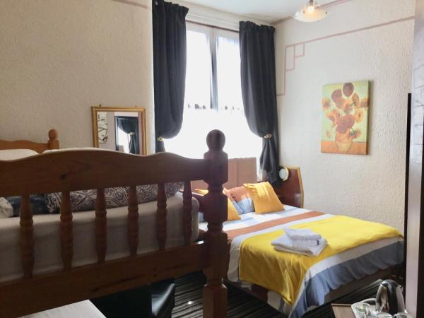 Kirkstall Guest House : photo 1 de la chambre chambre quadruple avec douche