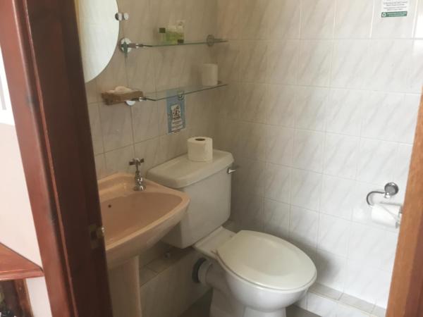 Kirkstall Guest House : photo 2 de la chambre chambre quadruple avec douche