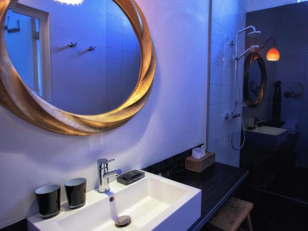 Galerie Hotel Dis : photo 8 de la chambre chambre double confort avec douche