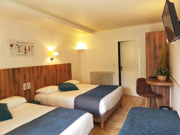 Hostellerie De Bretonnière - Groupe Logis Hotels : photo 2 de la chambre chambre familiale (2 adultes et 2 enfants)