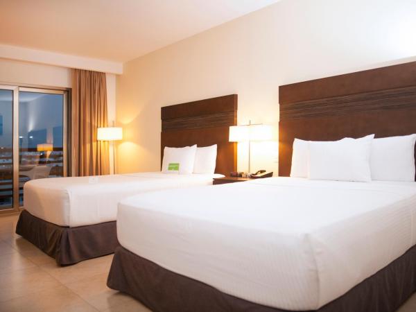 Wyndham Garden Cancun Downtown : photo 2 de la chambre chambre familiale deluxe – vue sur ville – non-fumeurs