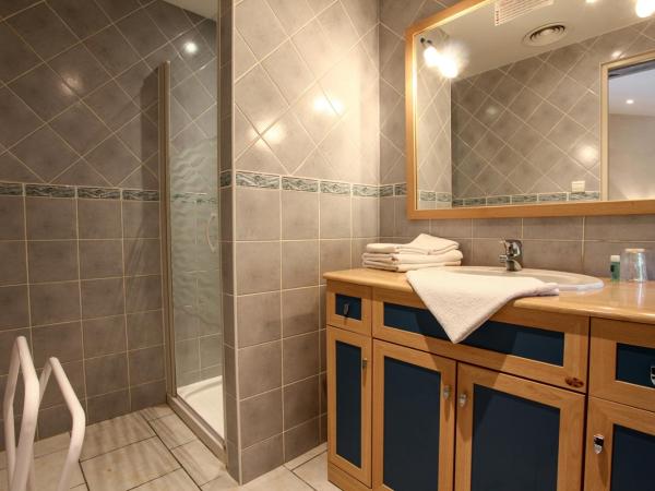 Chambres d'hôtes Les Peyrouses : photo 3 de la chambre chambre double