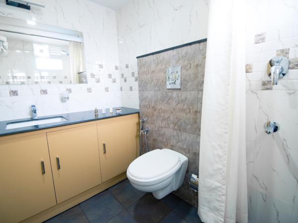 Sidra Pristine Hotel and Portico Halls : photo 1 de la chambre chambre familiale avec balcon