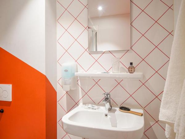 Via Amsterdam : photo 10 de la chambre chambre quadruple avec salle de bains privative