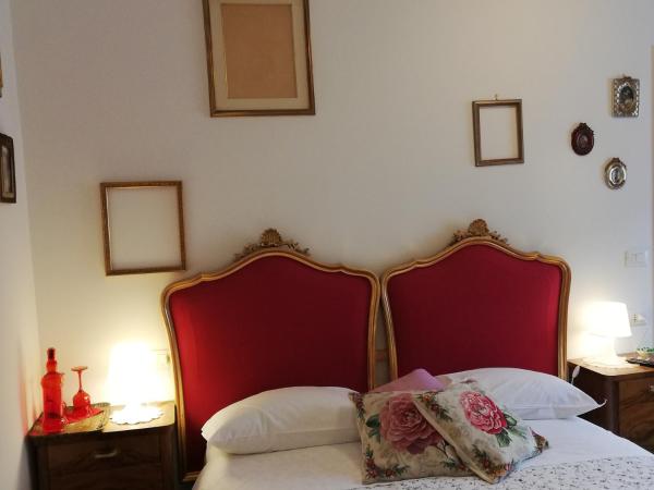 Residenza Rubbiani - Fermata Fiera e Rizzoli : photo 4 de la chambre chambre double avec salle de bains privative