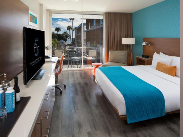 Shore Hotel : photo 1 de la chambre logement lit king-size - vue partielle sur océan