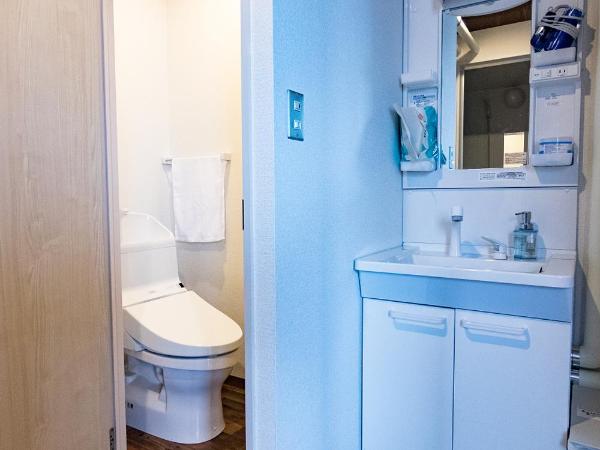 Clover House Sapporo : photo 3 de la chambre chambre quadruple avec baignoire