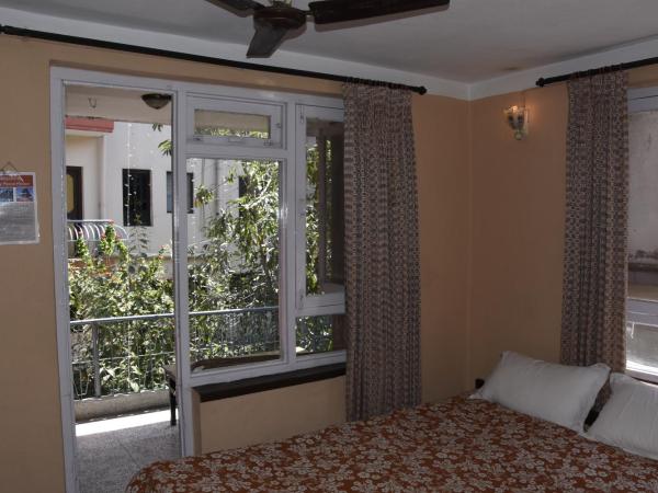 Family Peace House, Kathmandu : photo 3 de la chambre chambre double avec salle de bains privative