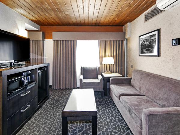 Best Western Plus Siding 29 Lodge : photo 3 de la chambre chambre avec 2 lits queen-size et canapé-lit