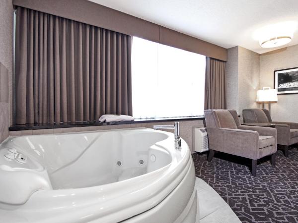 Best Western Plus Siding 29 Lodge : photo 6 de la chambre suite lit king-size avec baignoire spa