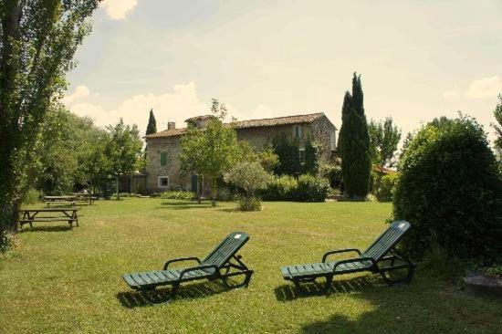 Mas Le Pont des Aubes : photo 8 de la chambre appartement - vue sur jardin