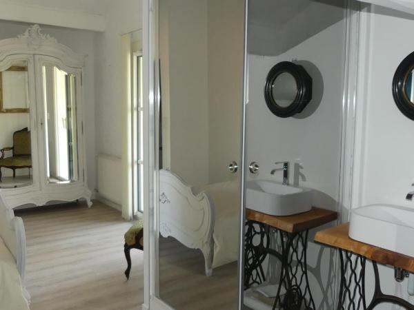 Bleuvelours : photo 5 de la chambre chambre simple deluxe avec balcon