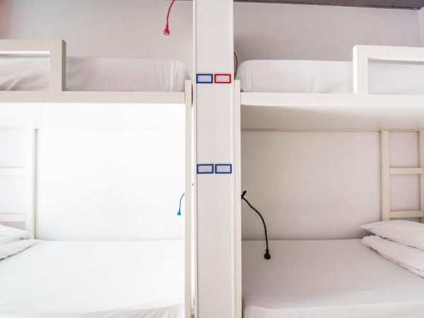 Safestay Madrid Central : photo 2 de la chambre lit dans dortoir mixte de 4 lits avec salle de bains privative
