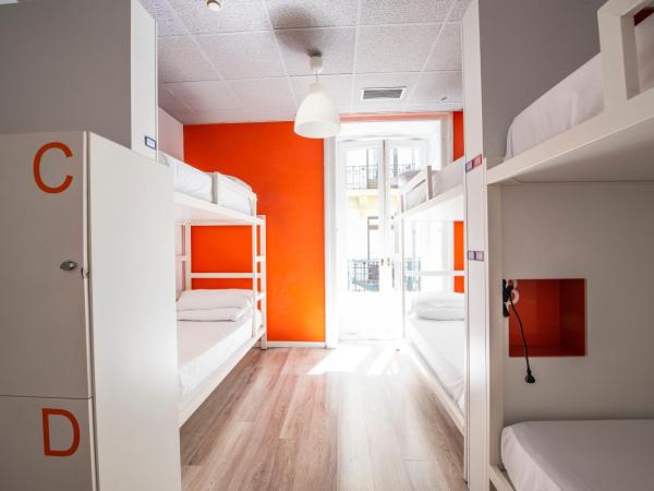Safestay Madrid Central : photo 9 de la chambre lit dans dortoir mixte de 6 lits avec salle de bains privative
