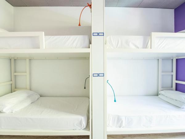 Safestay Madrid Central : photo 8 de la chambre lit dans dortoir mixte de 4 lits avec salle de bains privative