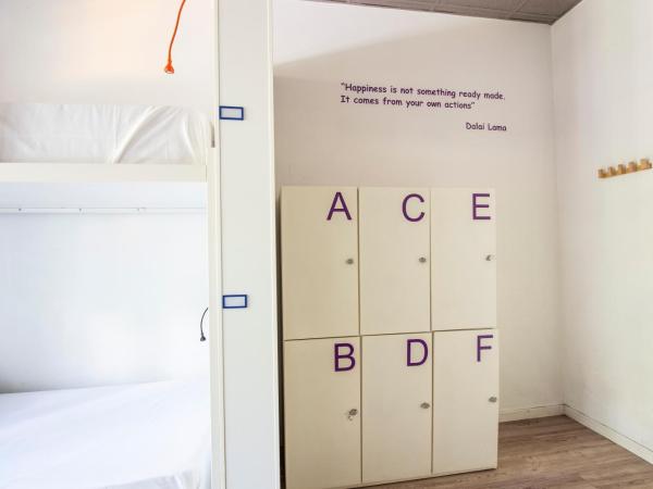 Safestay Madrid Central : photo 9 de la chambre lit dans dortoir mixte de 4 lits avec salle de bains privative