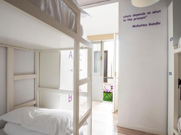 Safestay Madrid Central : photo 5 de la chambre lit dans dortoir mixte de 4 lits avec salle de bains privative