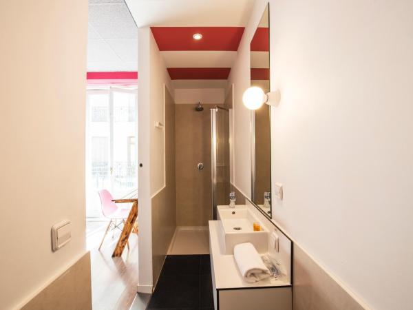 Safestay Madrid Central : photo 3 de la chambre chambre lits jumeaux avec salle de bains privative