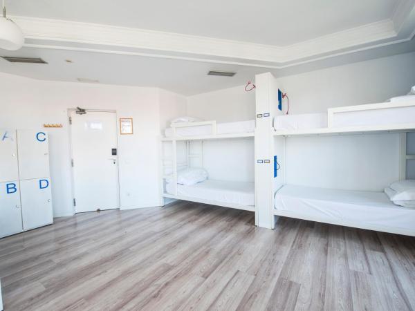 Safestay Madrid Central : photo 5 de la chambre lit dans dortoir mixte de 6 lits avec salle de bains privative
