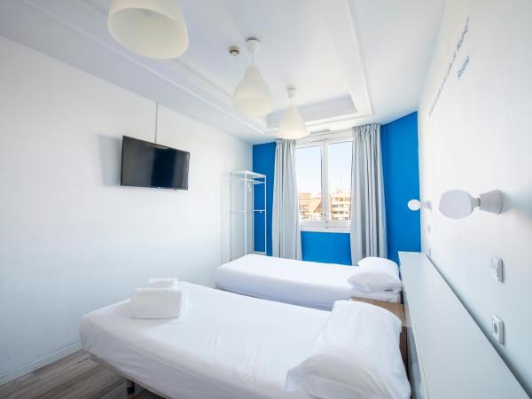 Safestay Madrid Central : photo 2 de la chambre lit dans dortoir mixte de 8 lits avec salle de bains commune