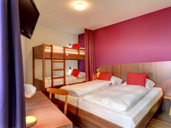 MEININGER Hotel Frankfurt Main / Airport : photo 1 de la chambre chambre quadruple