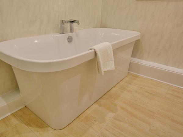 Stuart hotel : photo 6 de la chambre chambre quadruple avec baignoire