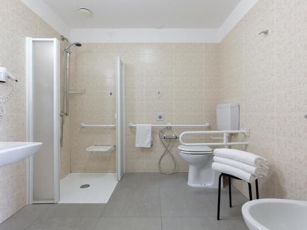 Hotel Cristina : photo 4 de la chambre chambre triple