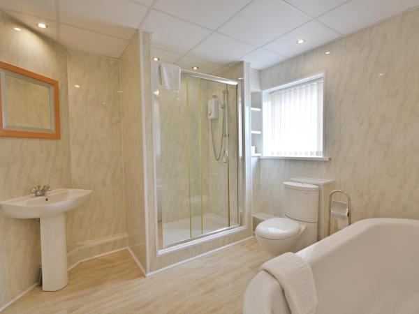 Stuart hotel : photo 2 de la chambre chambre triple avec baignoire