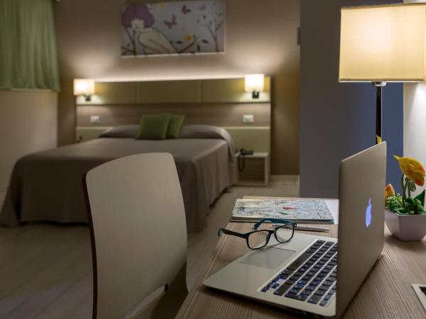 Hotel Cristina : photo 3 de la chambre chambre triple