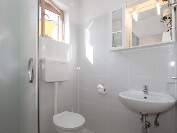 Apartments PALMA Bed & Breakfast : photo 7 de la chambre chambre quadruple - vue sur mer