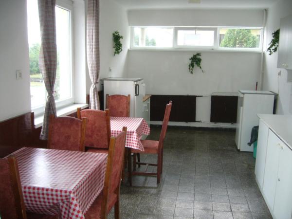 Botax Motel : photo 5 de la chambre chambre lits jumeaux Économique avec salle de bains commune