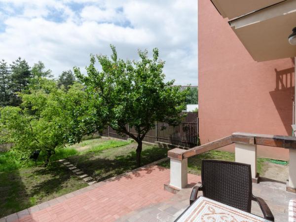 Pension Ibérica : photo 2 de la chambre appartement avec jardin