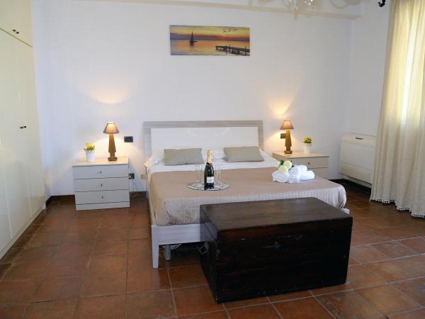 Villa Alba Mondello : photo 6 de la chambre chambre triple avec salle de bains privative