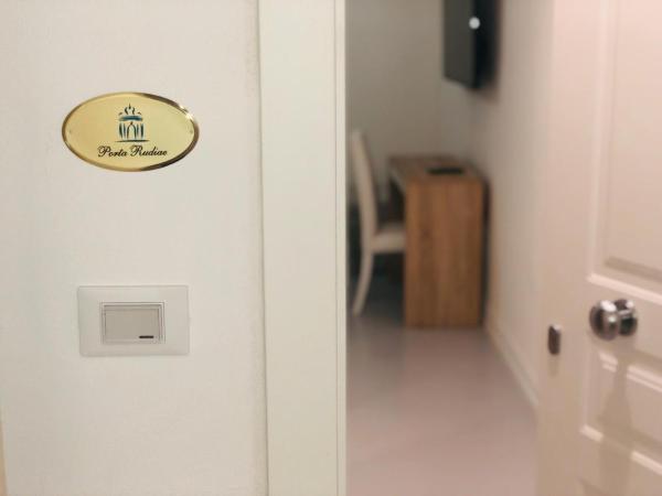 Porta San Biagio Rooms : photo 6 de la chambre chambre double avec lit d'appoint