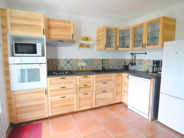 Mas Le Pont des Aubes : photo 10 de la chambre appartement - vue sur jardin