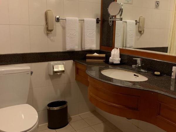 Chongqing Liyuan Hotel : photo 5 de la chambre chambre lit king-size supérieure - vue sur ville