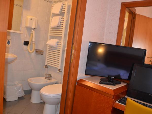 Hotel Mia Cara & Spa : photo 2 de la chambre chambre double ou lits jumeaux avec lit d'appoint