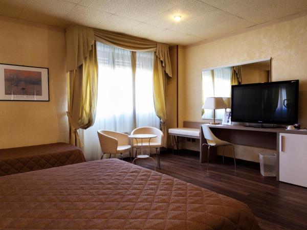 JR Hotels Bologna Amadeus : photo 1 de la chambre chambre triple standard