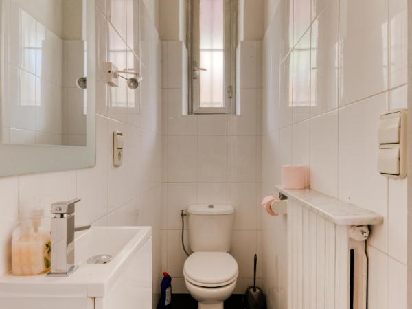 Glamorgan : photo 8 de la chambre chambre familiale avec salle de bains