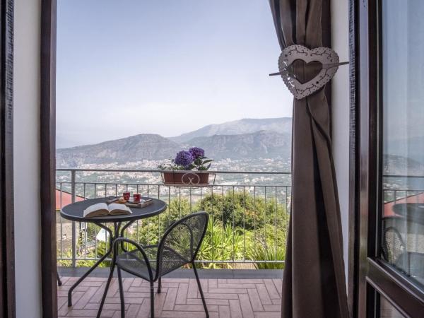 Villa Monica B&B : photo 1 de la chambre chambre double - vue sur mer