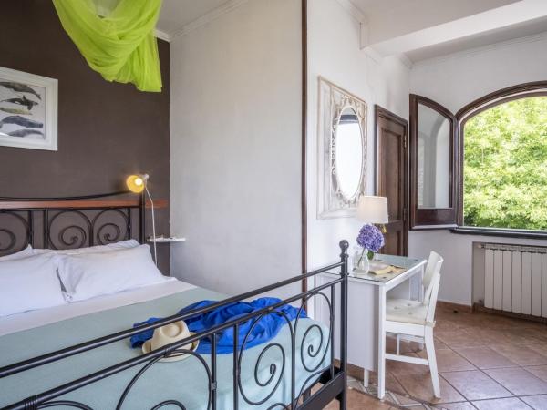 Villa Monica B&B : photo 2 de la chambre chambre double - vue sur mer