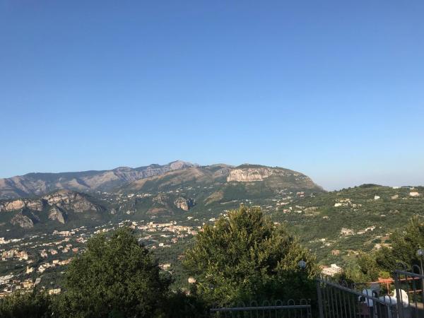 Villa Monica B&B : photo 3 de la chambre chambre double - vue sur montagne