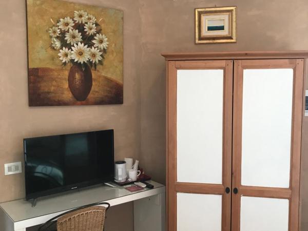 Villa Monica B&B : photo 5 de la chambre chambre double - vue sur montagne