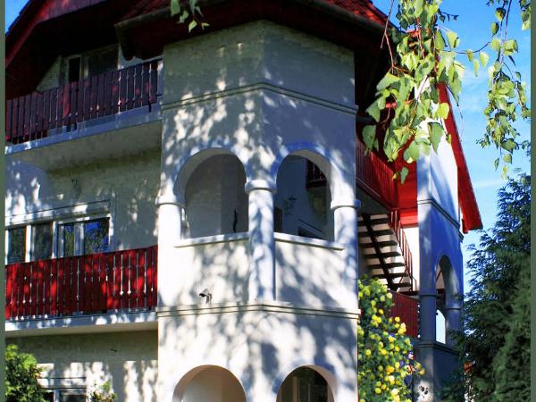 White & Quiet Apartment House : photo 5 de la chambre chambre quadruple avec terrasse
