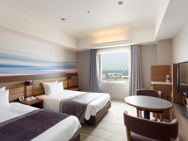 Haneda Excel Hotel Tokyu Haneda Airport Terminal 2 : photo 1 de la chambre chambre lits jumeaux deluxe aux 4ème ou 5ème Étages - non-fumeurs - vue sur piste