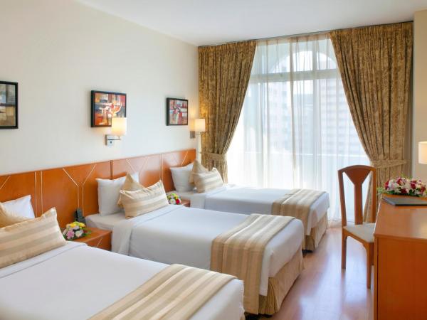 Landmark Hotel : photo 4 de la chambre suite familiale 1 chambre avec lits triples